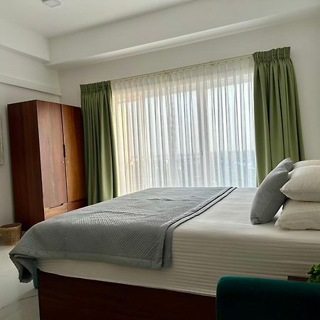 Ocean Breeze Hotel Residencies Britlanka Apartments نيجومبو المظهر الخارجي الصورة