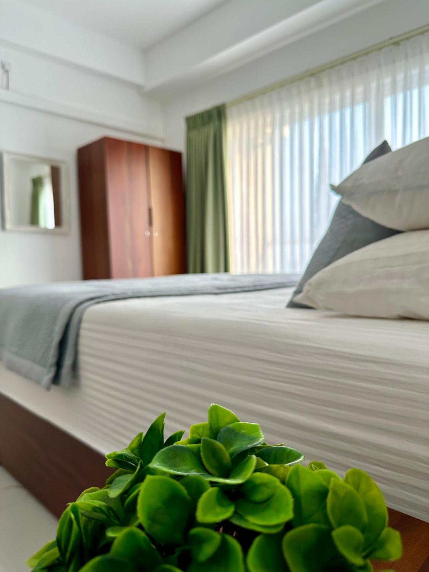 Ocean Breeze Hotel Residencies Britlanka Apartments نيجومبو المظهر الخارجي الصورة