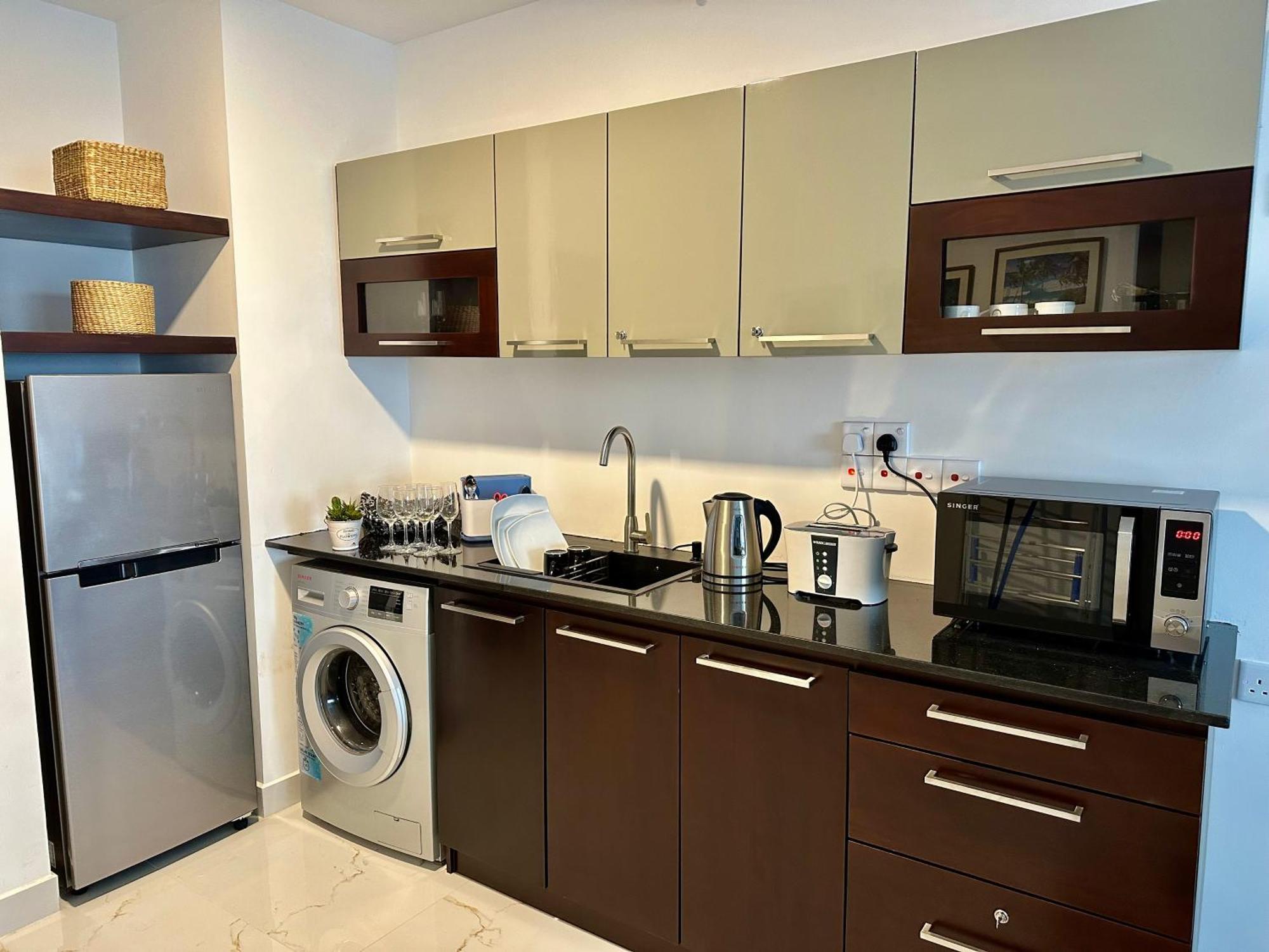 Ocean Breeze Hotel Residencies Britlanka Apartments نيجومبو المظهر الخارجي الصورة