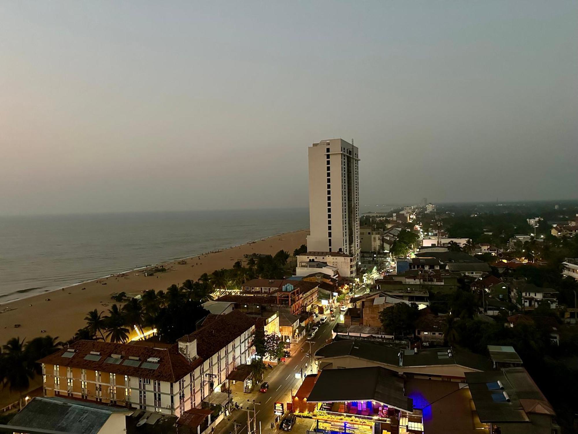 Ocean Breeze Hotel Residencies Britlanka Apartments نيجومبو المظهر الخارجي الصورة