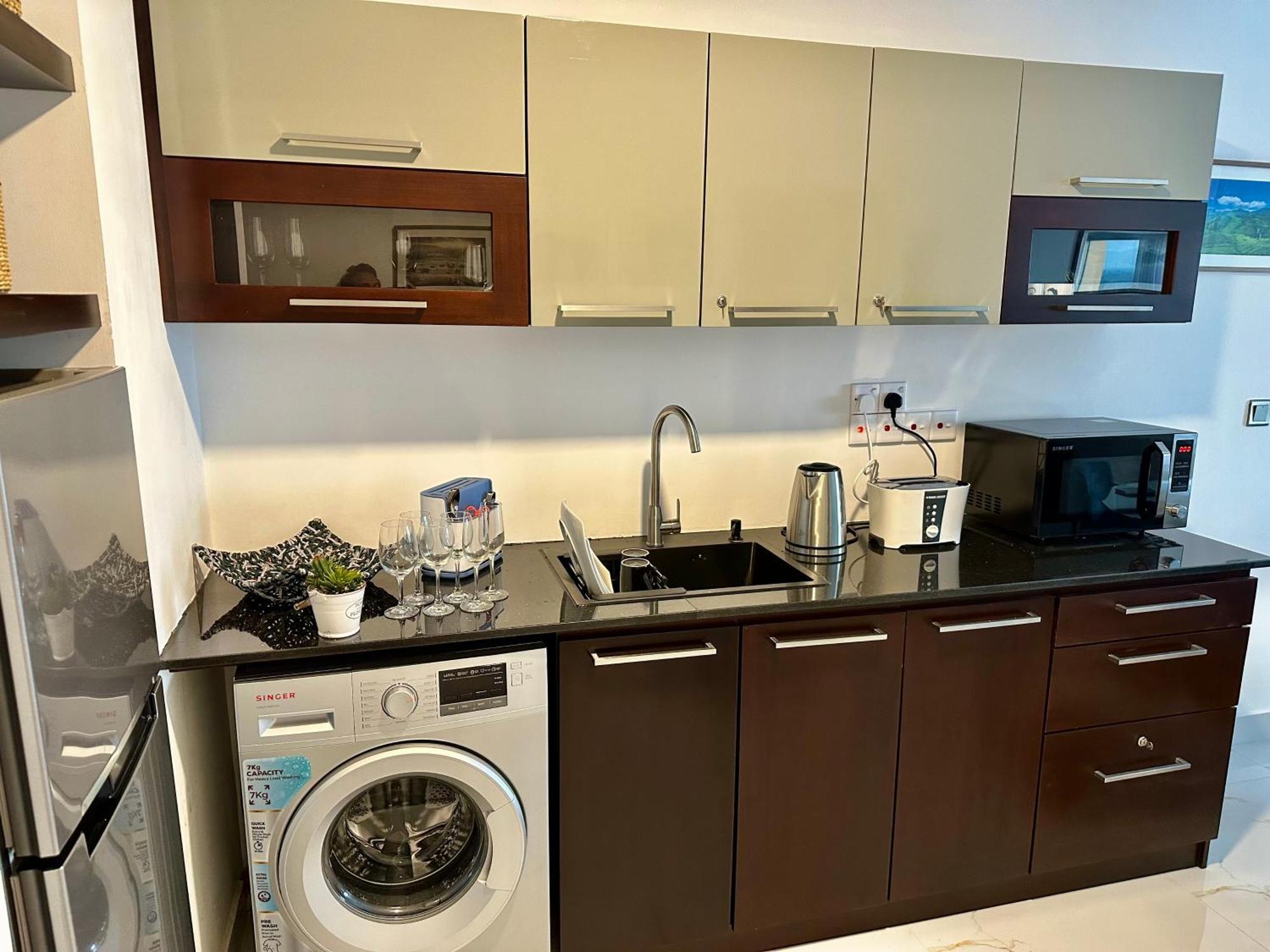Ocean Breeze Hotel Residencies Britlanka Apartments نيجومبو المظهر الخارجي الصورة