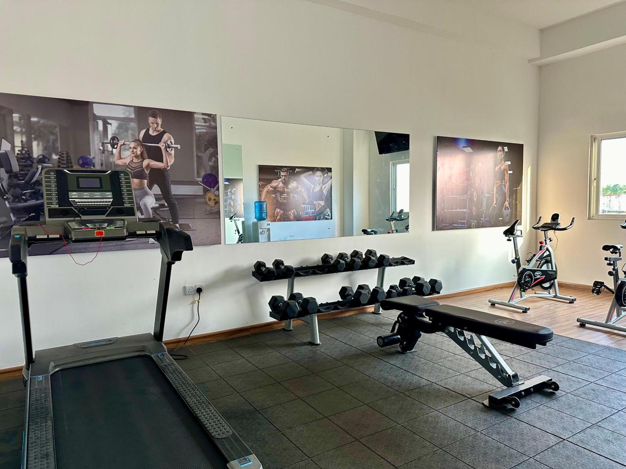 Ocean Breeze Hotel Residencies Britlanka Apartments نيجومبو المظهر الخارجي الصورة