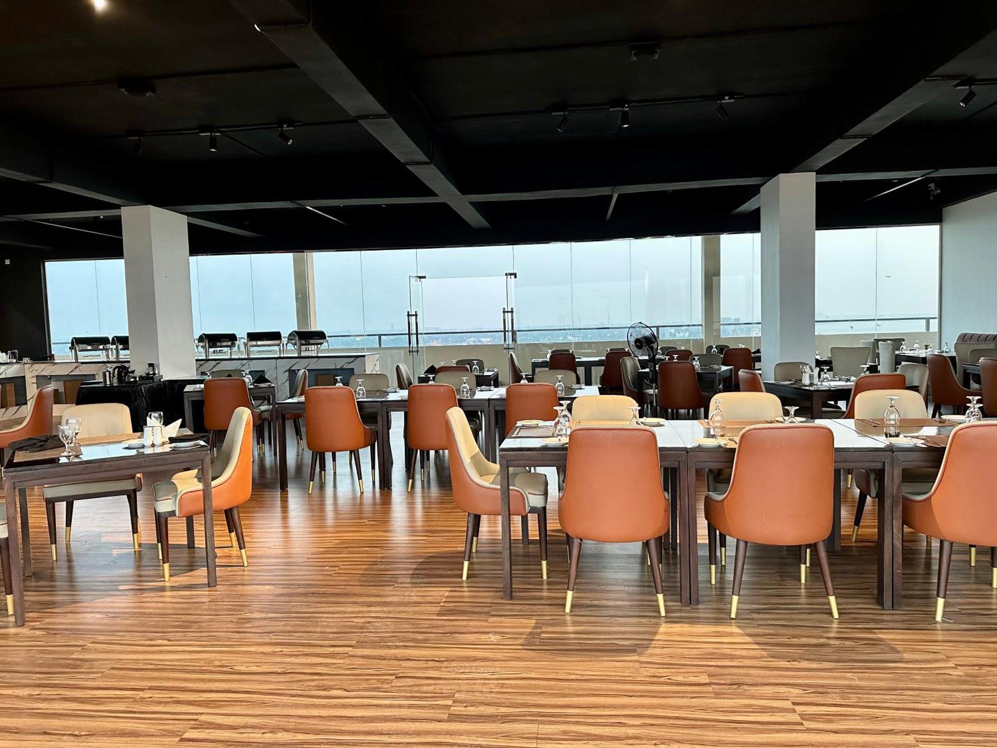 Ocean Breeze Hotel Residencies Britlanka Apartments نيجومبو المظهر الخارجي الصورة
