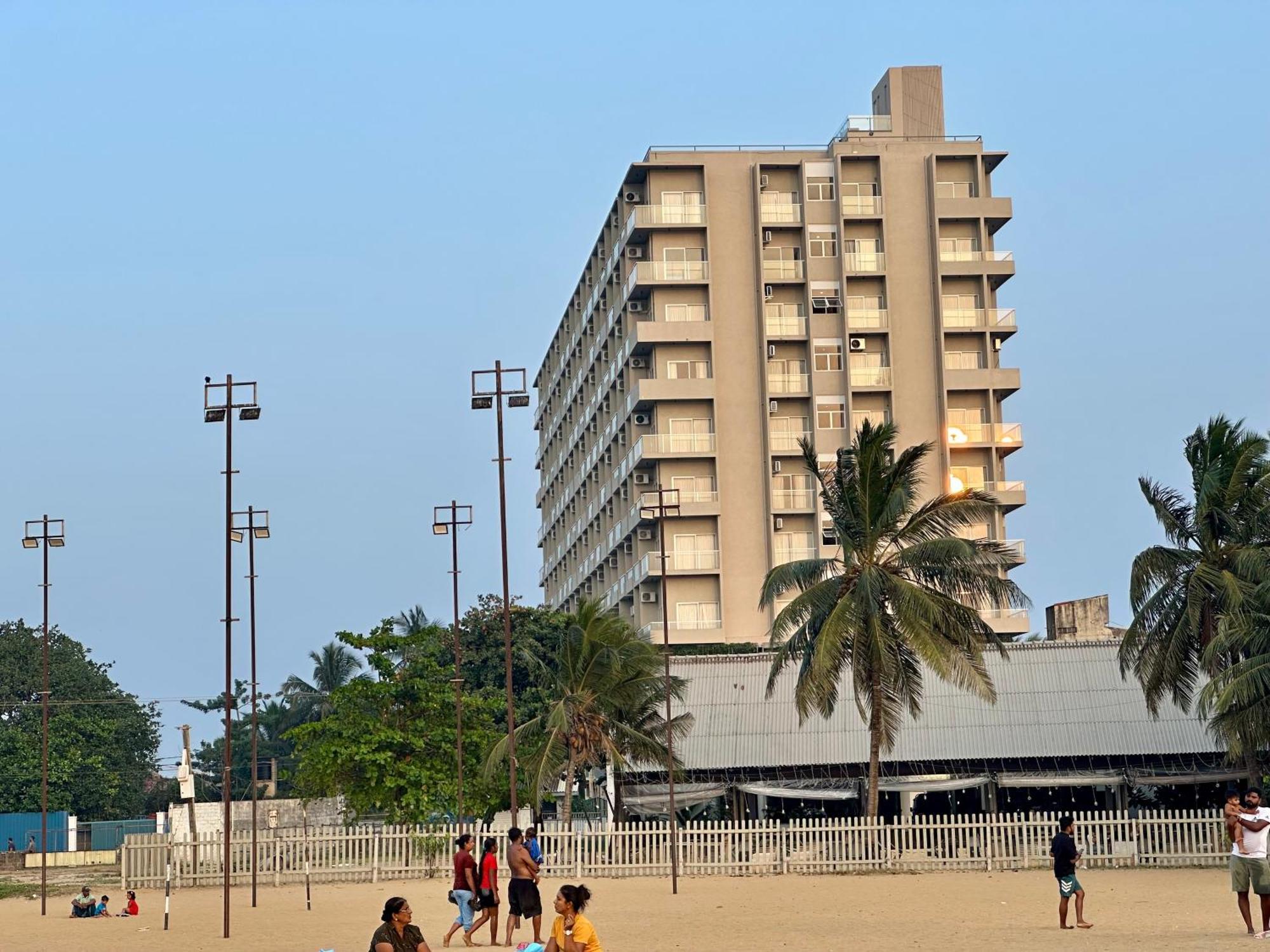 Ocean Breeze Hotel Residencies Britlanka Apartments نيجومبو المظهر الخارجي الصورة