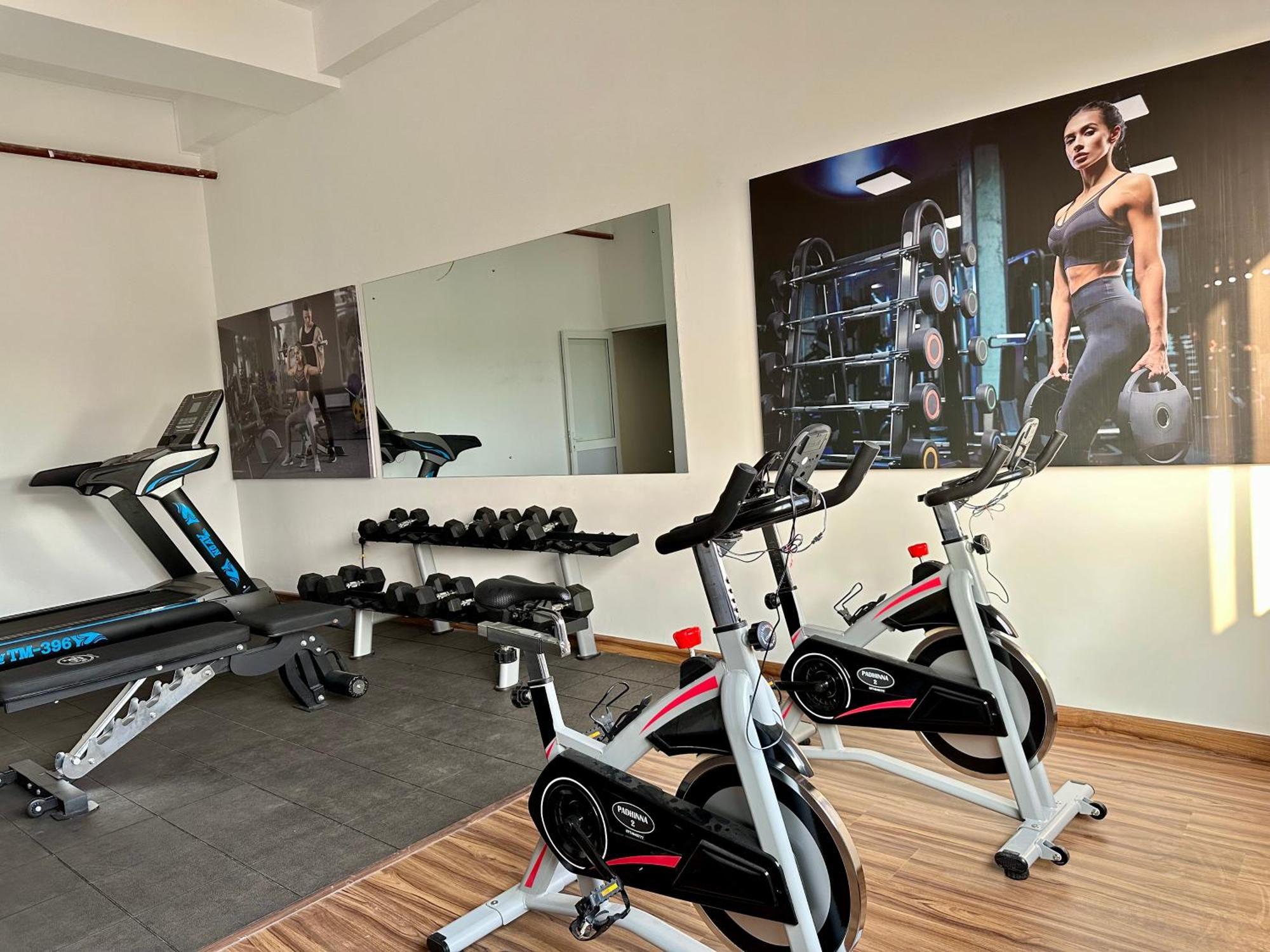 Ocean Breeze Hotel Residencies Britlanka Apartments نيجومبو المظهر الخارجي الصورة