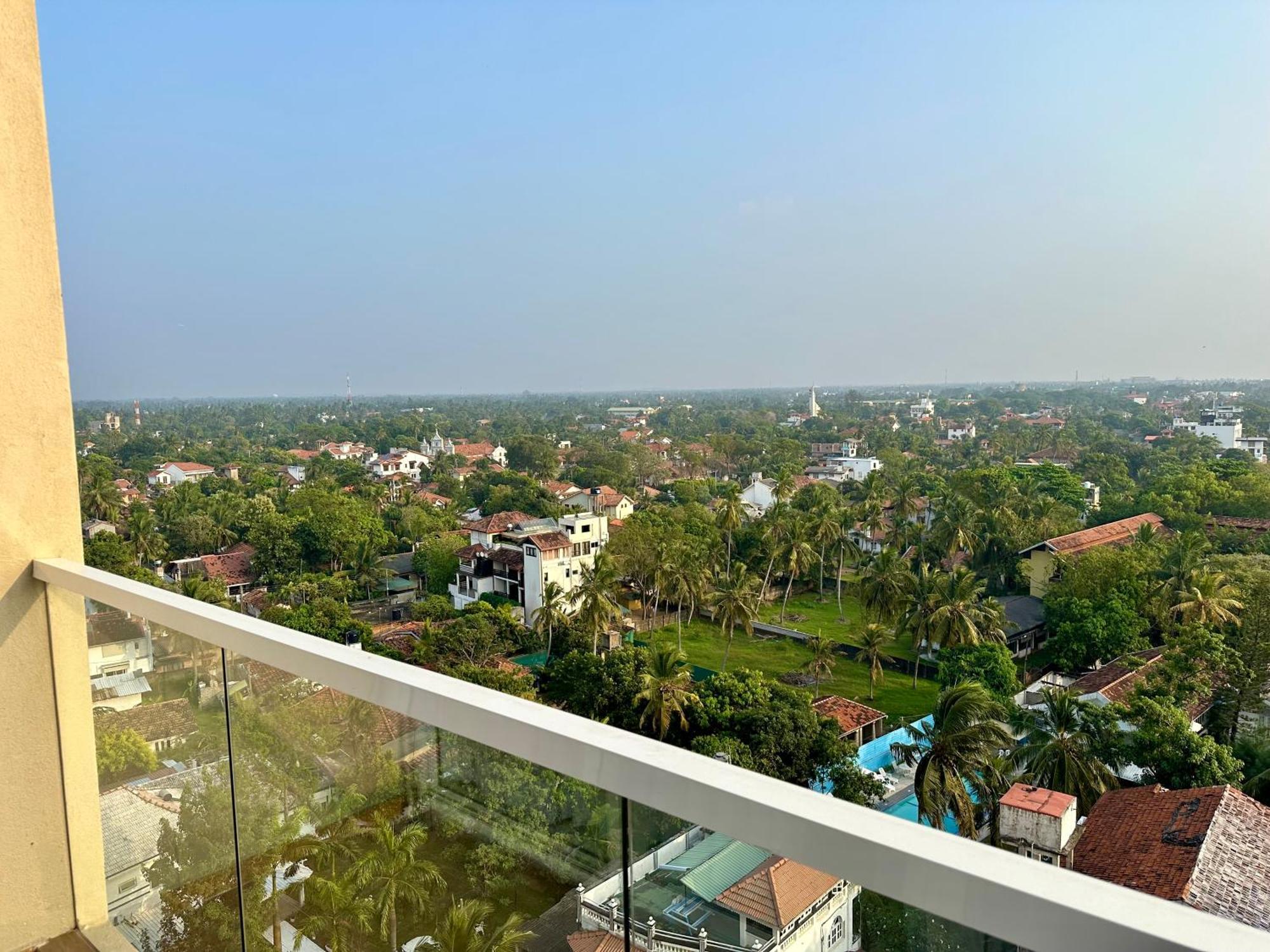 Ocean Breeze Hotel Residencies Britlanka Apartments نيجومبو المظهر الخارجي الصورة