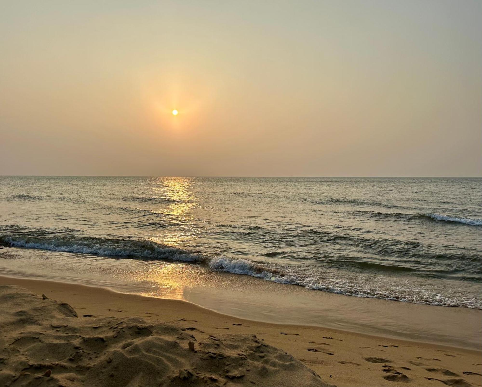 Ocean Breeze Hotel Residencies Britlanka Apartments نيجومبو المظهر الخارجي الصورة