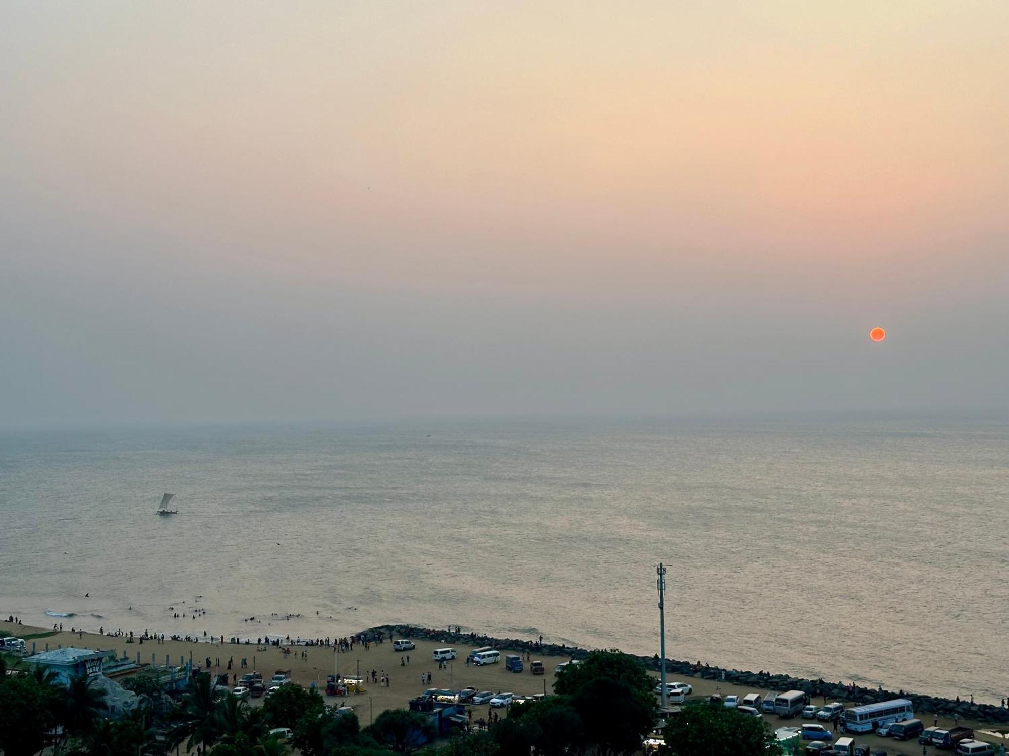 Ocean Breeze Hotel Residencies Britlanka Apartments نيجومبو المظهر الخارجي الصورة