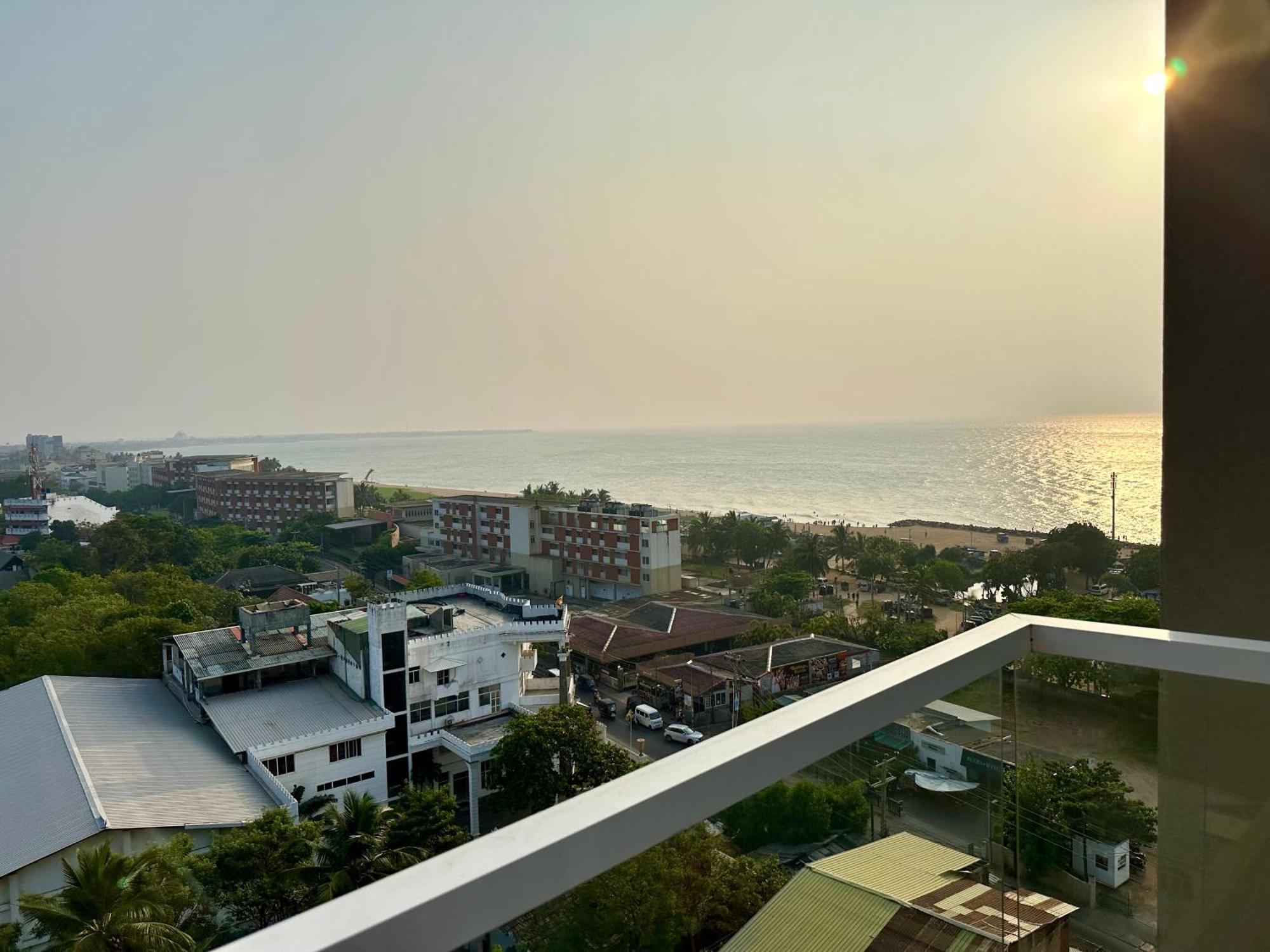 Ocean Breeze Hotel Residencies Britlanka Apartments نيجومبو المظهر الخارجي الصورة