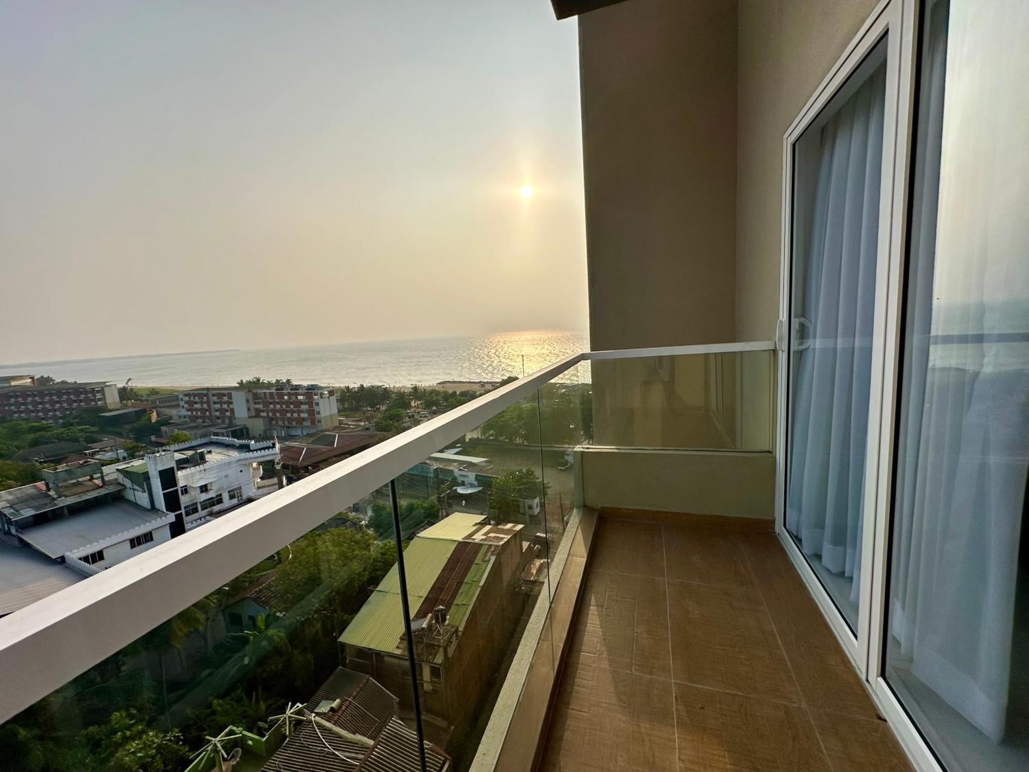 Ocean Breeze Hotel Residencies Britlanka Apartments نيجومبو المظهر الخارجي الصورة
