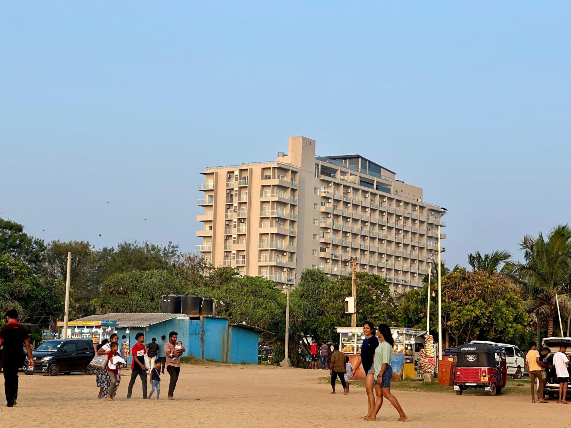 Ocean Breeze Hotel Residencies Britlanka Apartments نيجومبو المظهر الخارجي الصورة