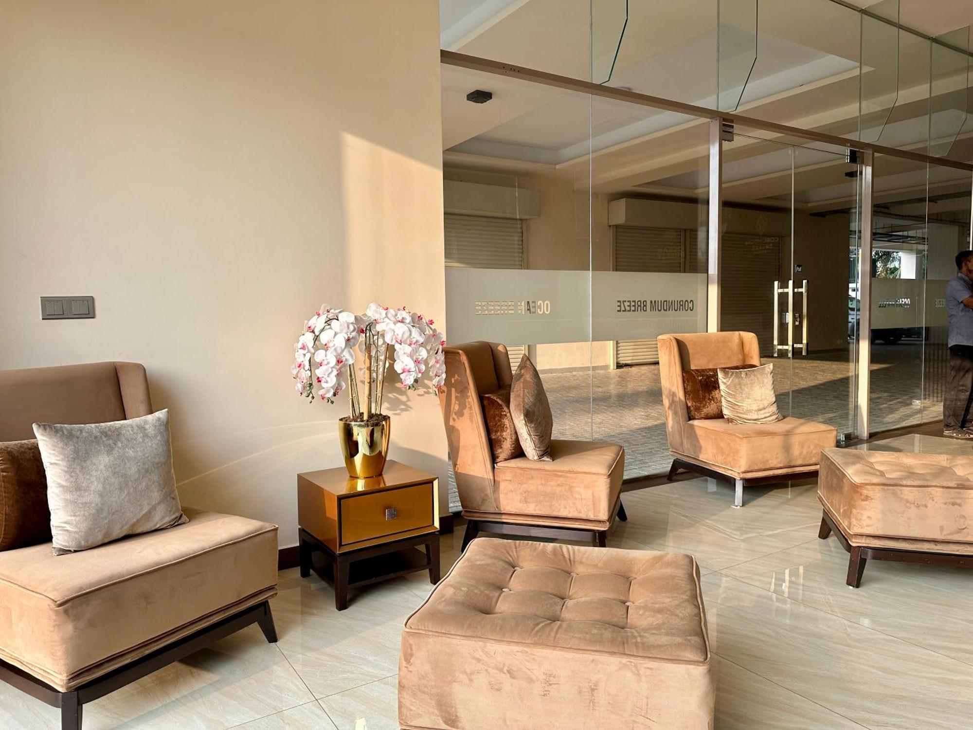 Ocean Breeze Hotel Residencies Britlanka Apartments نيجومبو المظهر الخارجي الصورة