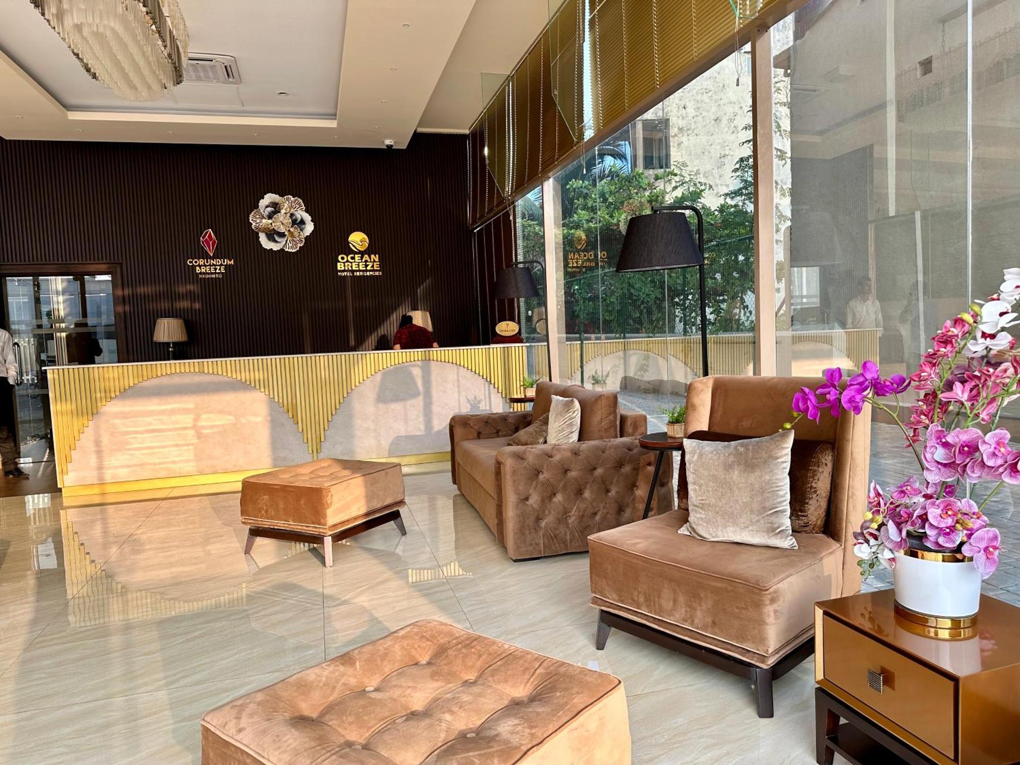 Ocean Breeze Hotel Residencies Britlanka Apartments نيجومبو المظهر الخارجي الصورة